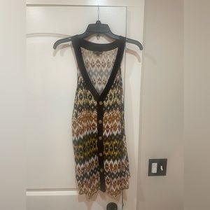 Sleeveless top with button details